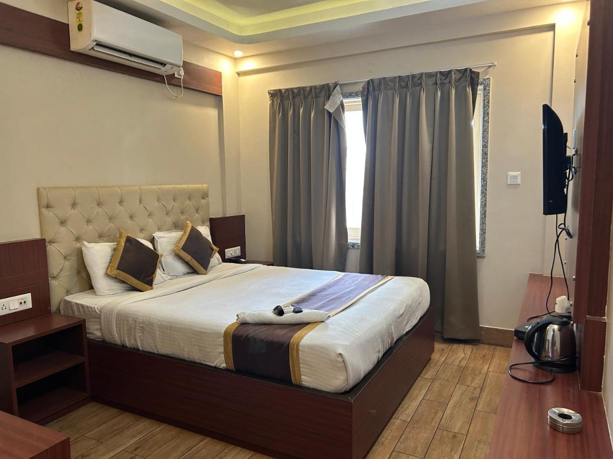 The Aster Enclave Hotel Колката Екстер'єр фото