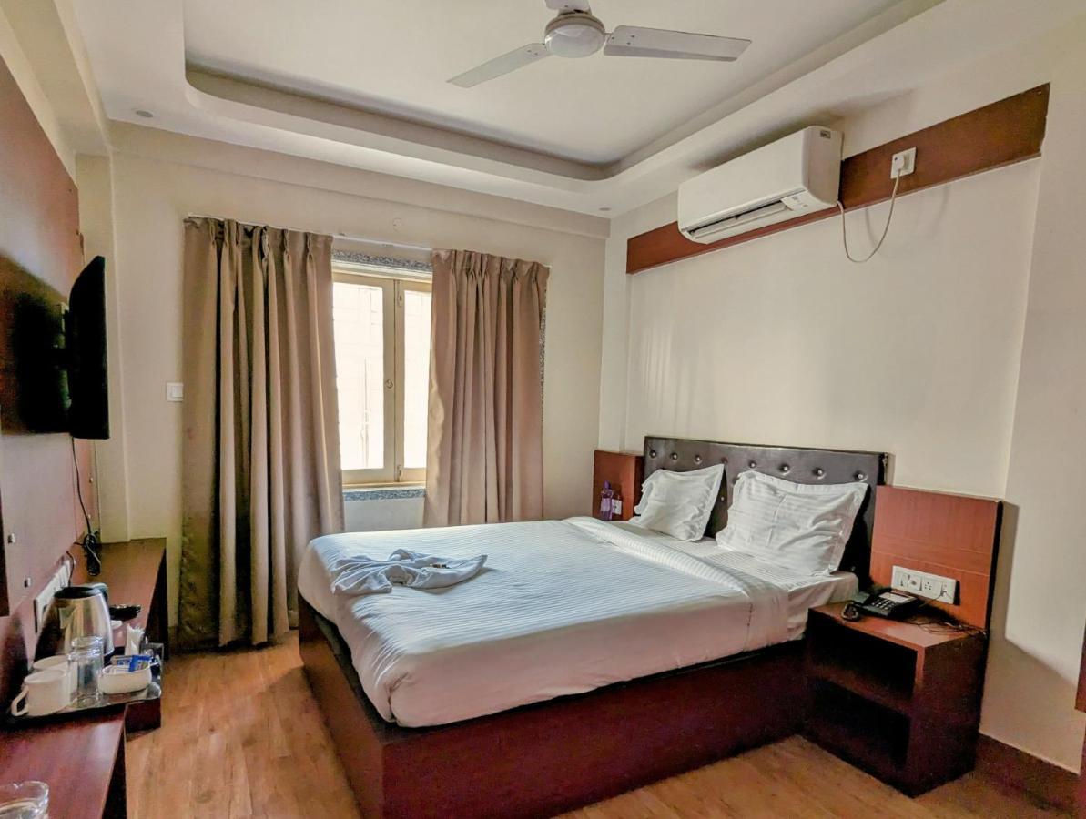 The Aster Enclave Hotel Колката Екстер'єр фото